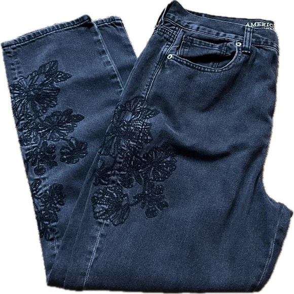 American Eagle Outfitters Denim - American Eagle Embroidered Mom Jean